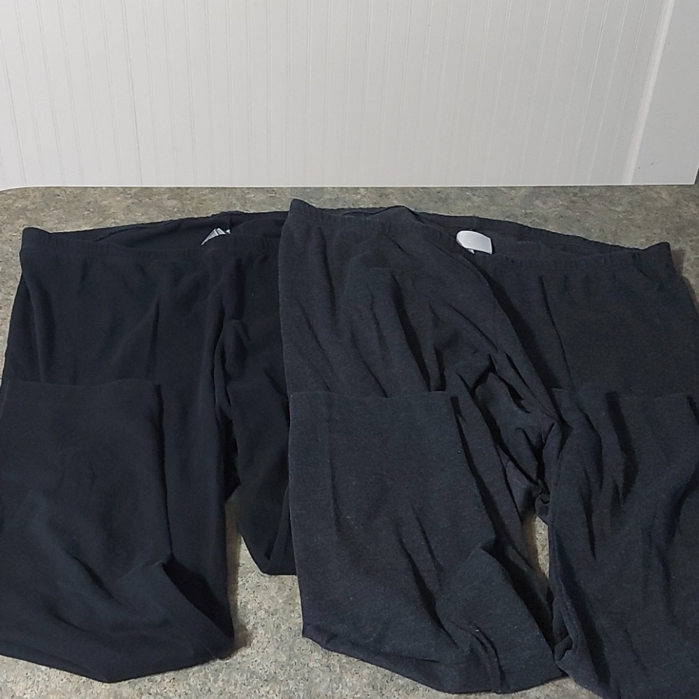2 Pair Old Navy Leggings XXL 1 Black & 1 Gray